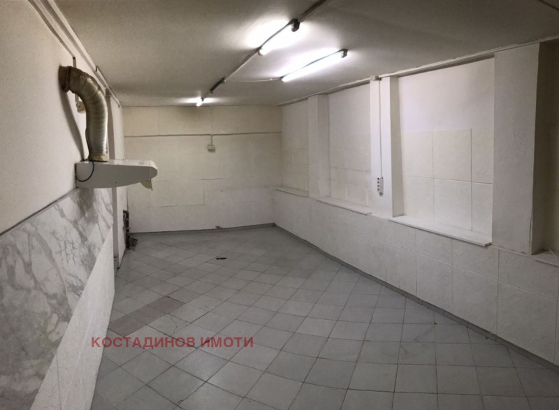 Дава под наем МАГАЗИН, гр. Пловдив, Център, снимка 3 - Магазини - 53337733