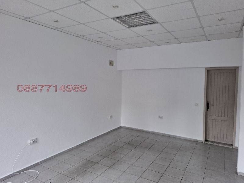 Дава под наем МАГАЗИН, гр. Добрич, Център, снимка 4 - Магазини - 53130759