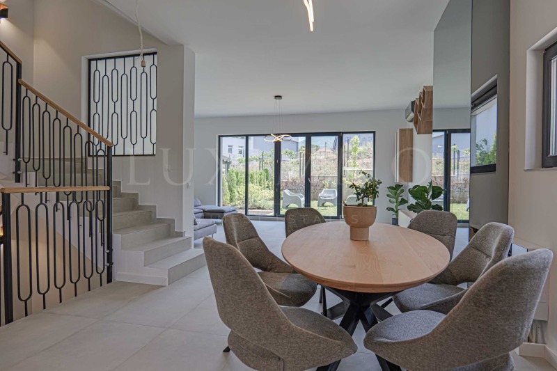 De inchiriat  Casa Sofia , Boiana , 401 mp | 91571628 - imagine [11]