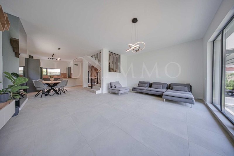 De inchiriat  Casa Sofia , Boiana , 401 mp | 91571628 - imagine [3]
