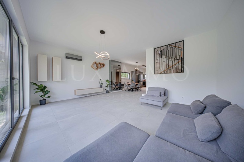 De inchiriat  Casa Sofia , Boiana , 401 mp | 91571628 - imagine [4]
