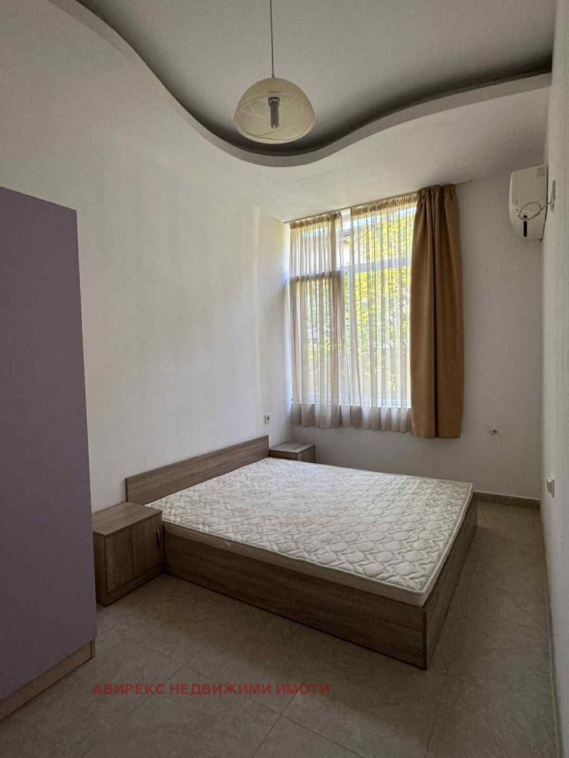 Προς ενοικίαση  1 υπνοδωμάτιο Πλοβδηβ , Προσλαβ , 70 τ.μ | 86466598