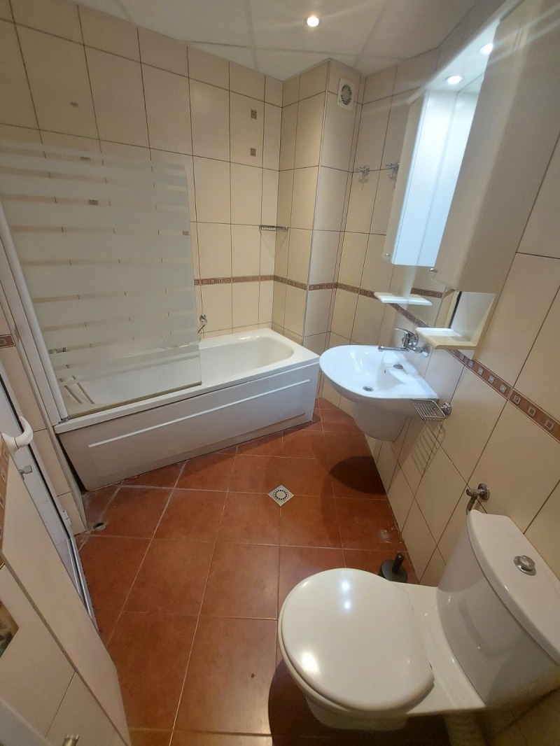 De inchiriat  3+ dormitor Plovdiv , Țentâr , 180 mp | 83677845 - imagine [11]