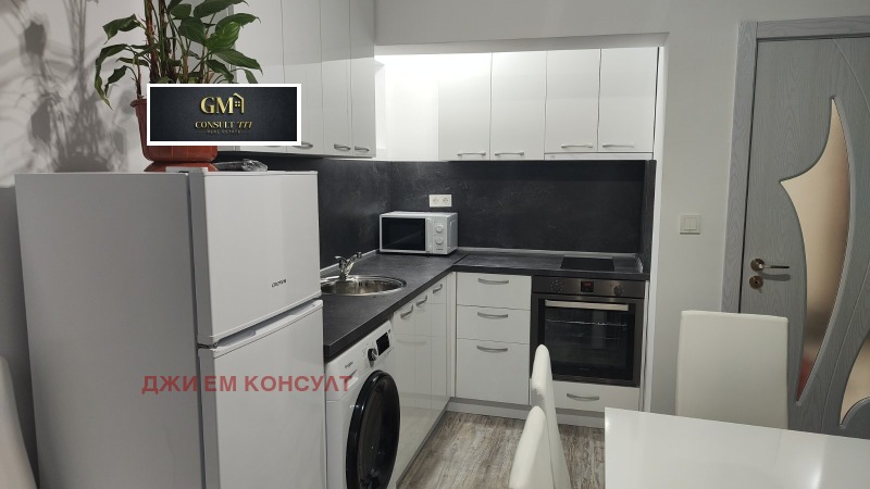 Дава под нем  Етаж от къща, град Плевен, Широк център •  600 EUR • ID 14654402 — holmes.bg - [1] 