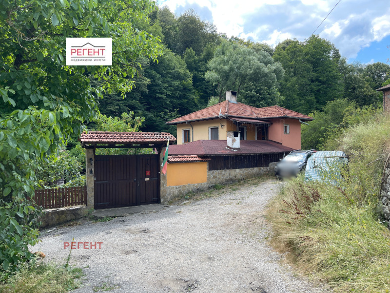 Дава под Наем КЪЩА в област Габрово, гр. Трявна - 152 кв.м / 690 € » 1 349.52 лв., РЕГЕНТ