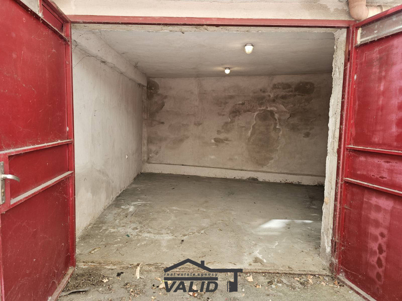 Под наем ГАРАЖ, ПАРКОМЯСТО, град Русе, Широк център • 100 лв. • 30410344 — Holmes.bg