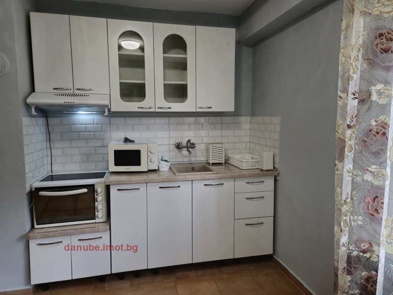 En renta  1 dormitorio Ruse , Vazrazhdane , 78 metros cuadrados | 92693167