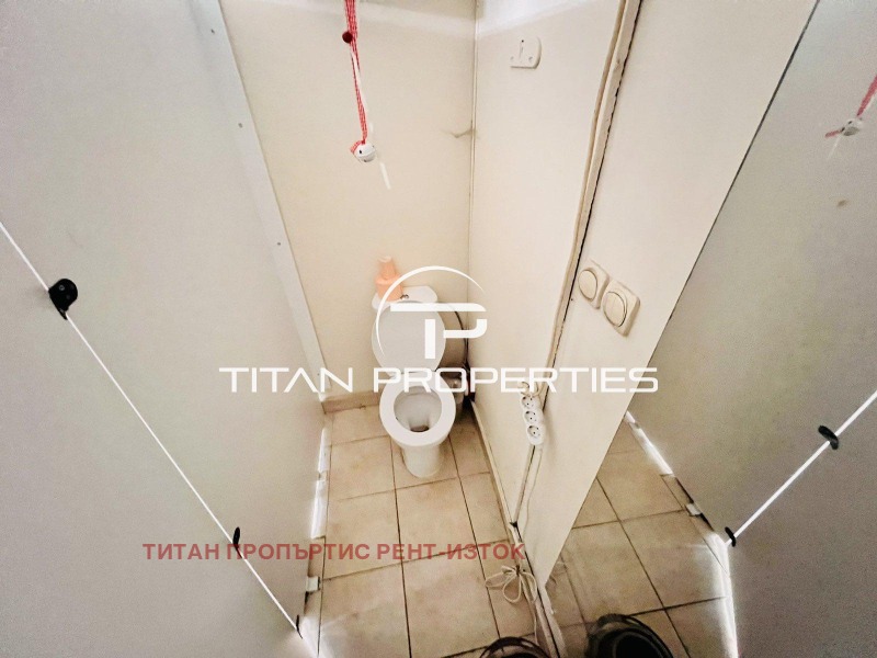 Дава под наем МАГАЗИН, гр. Бургас, Център, снимка 3 - Магазини - 53111445