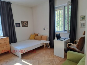 1 quarto Lagera, Sofia 1