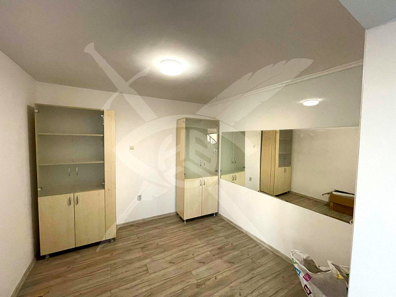 Дава под наем ОФИС, гр. Варна, Цветен квартал, снимка 2 - Офиси - 53073595