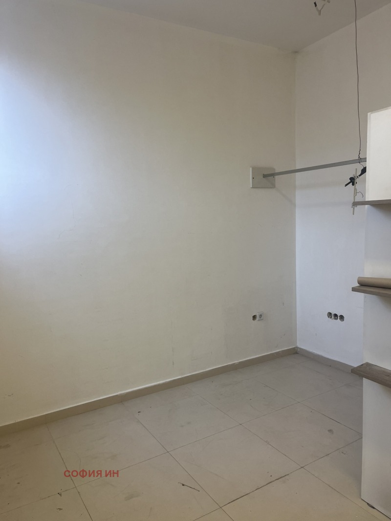 Дава под наем МАГАЗИН, гр. Дупница, област Кюстендил, снимка 9 - Магазини - 53071599