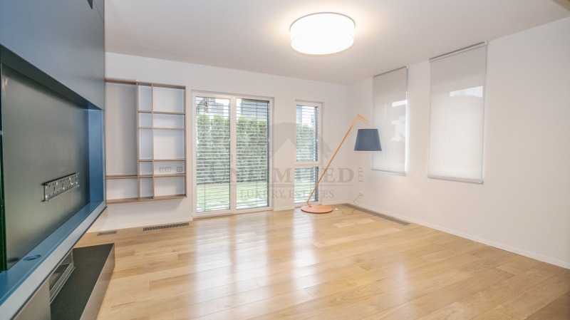 Издаје се  Кућа Софија , Малинова долина , 400 м2 | 45944873 - слика [10]