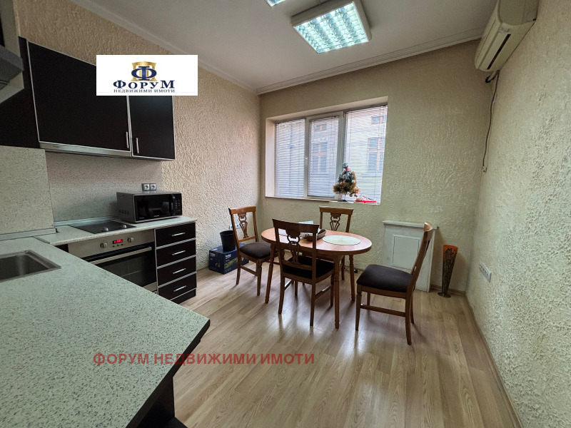 Дава под Наем ОФИС в град Пловдив, Център - 64 кв.м / 450 € » 880.12 лв., ФОРУМ НЕДВИЖИМИ ИМОТИ
