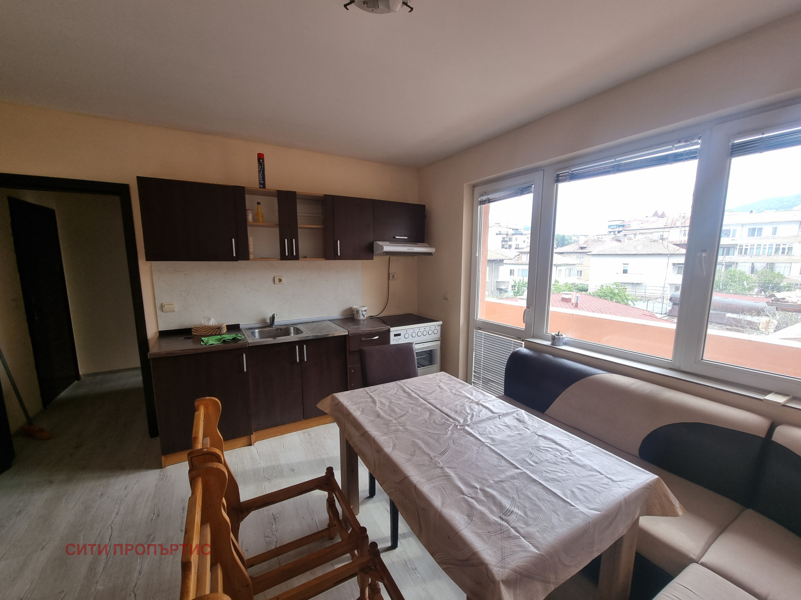 Дава под наем 3-СТАЕН, гр. Благоевград, Широк център