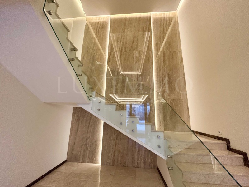 Дава под нем  Офис, град София, Кръстова вада • 2 420 EUR • ID 11995176 — holmes.bg - [1] 