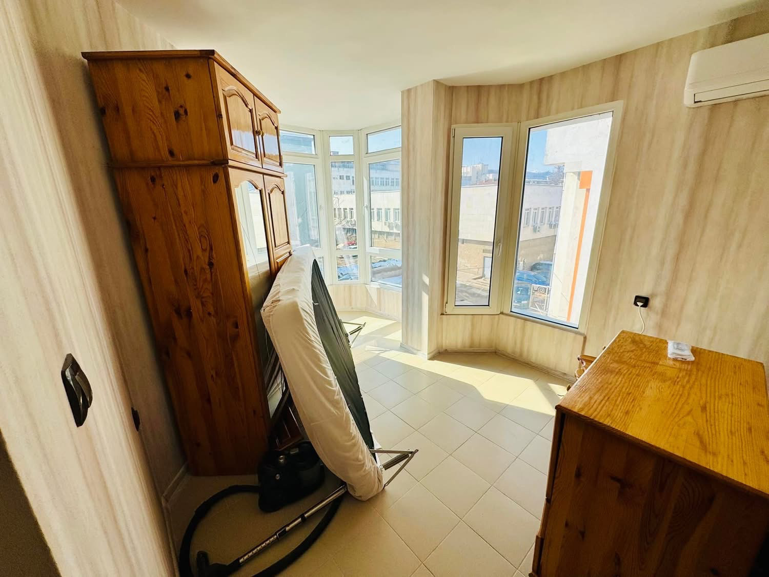 Дава под наем ОФИС, гр. Монтана, Идеален център, снимка 11 - Офиси - 53797693