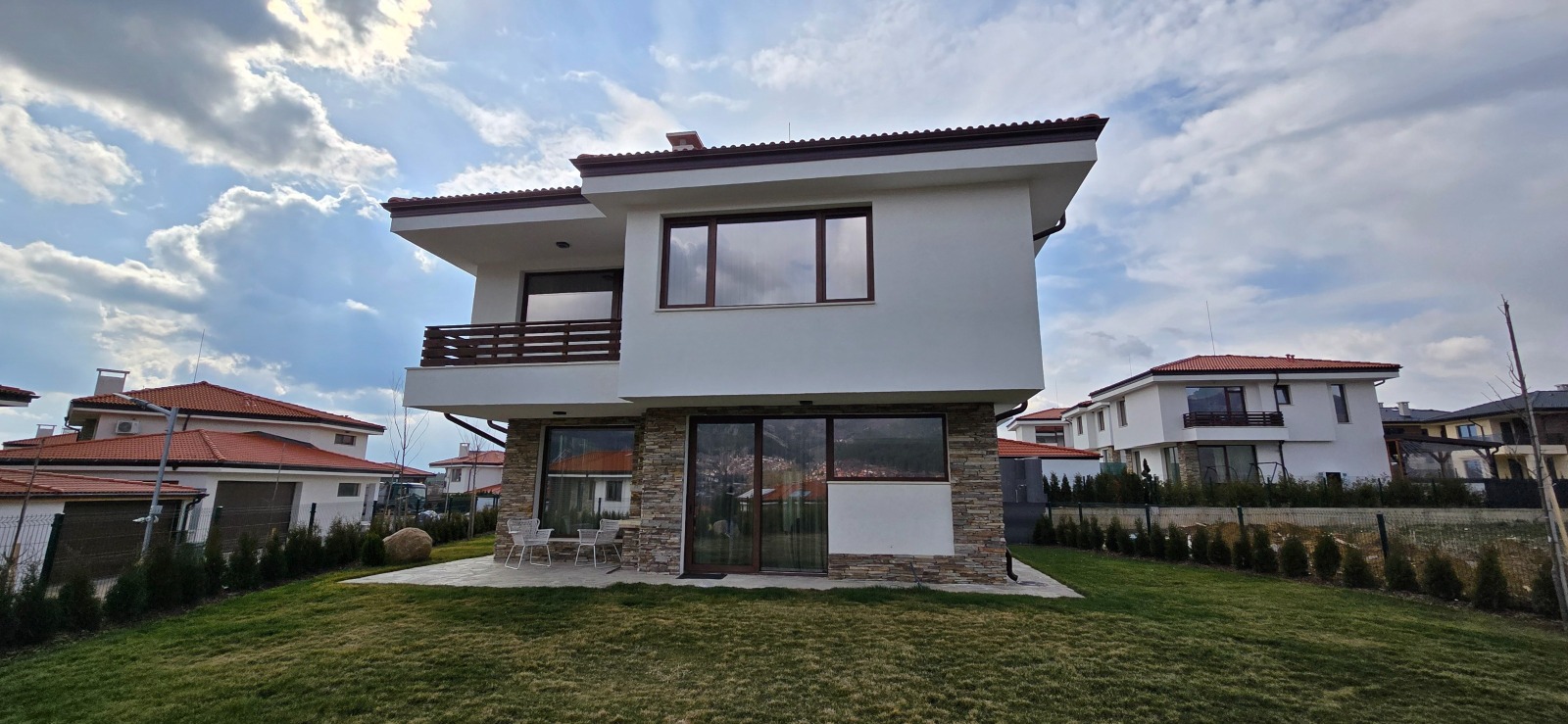 Дава под наем КЪЩА, с. Кладница, област Перник