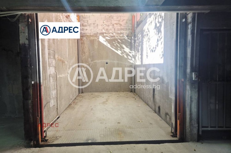 Дава под наем ГАРАЖ, ПАРКОМЯСТО, гр. Варна, Център, снимка 2 - Гаражи и паркоместа - 52370970