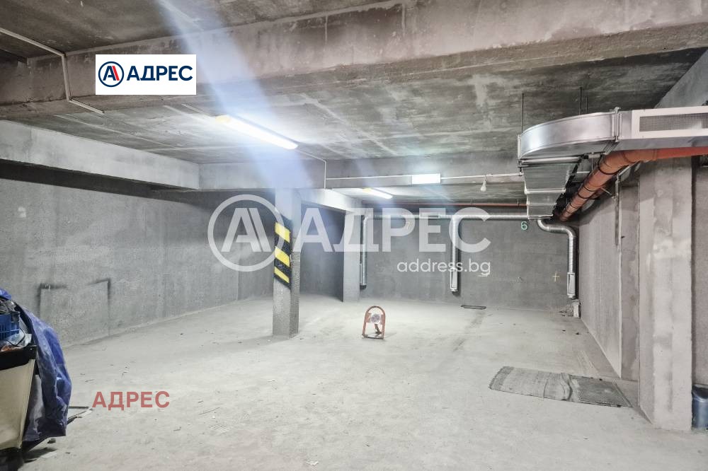 Дава под наем ГАРАЖ, ПАРКОМЯСТО, гр. Варна, Център, снимка 2 - Гаражи и паркоместа - 52370970