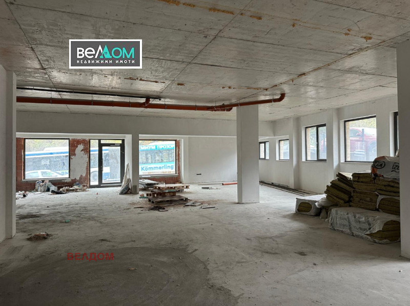 Дава под Наем МАГАЗИН в град Варна, Бриз - 400 кв.м / 4 400 € » 8 605.65 лв., ВЕЛДОМ