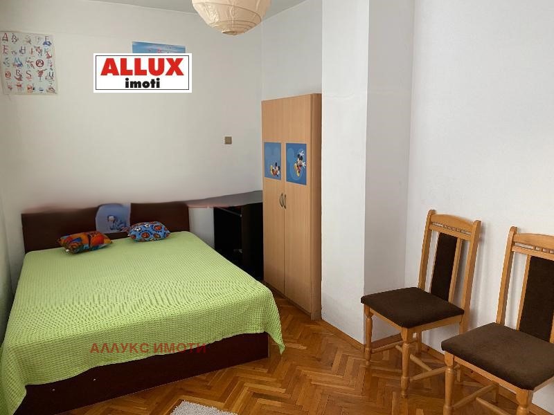 Zu vermieten  2 Schlafzimmer Ruse , Jalta , 95 qm | 43604387 - Bild [2]