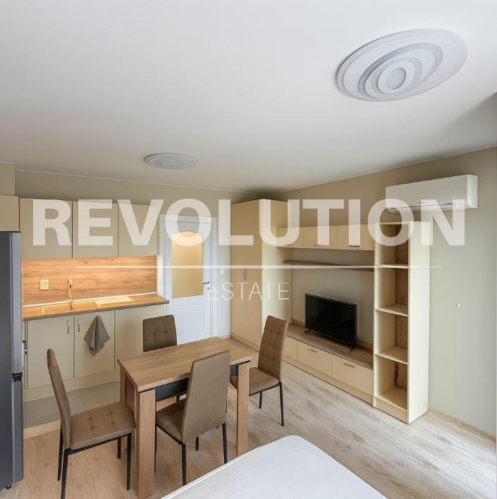 Дава под нем  1-стаен, град Варна, Владислав Варненчик 2 •  345 € • ID 44808903 — holmes.bg - [1] 