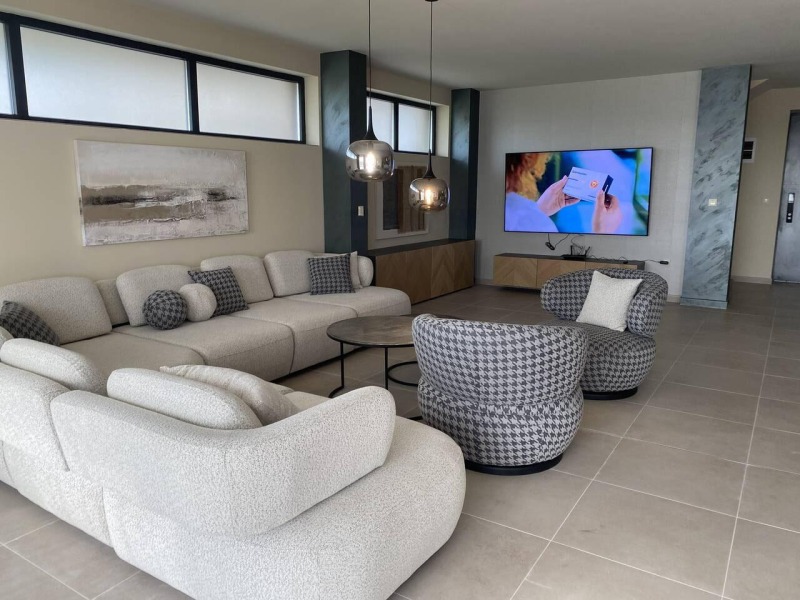 För uthyrning  Hus Burgas , Sarafovo , 250 kvm | 77449656 - bild [2]