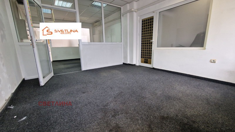 Дава под Наем ОФИС в град София, Банишора - 40 кв.м / 299 € » 584.79 лв., СВЕТЛИНА