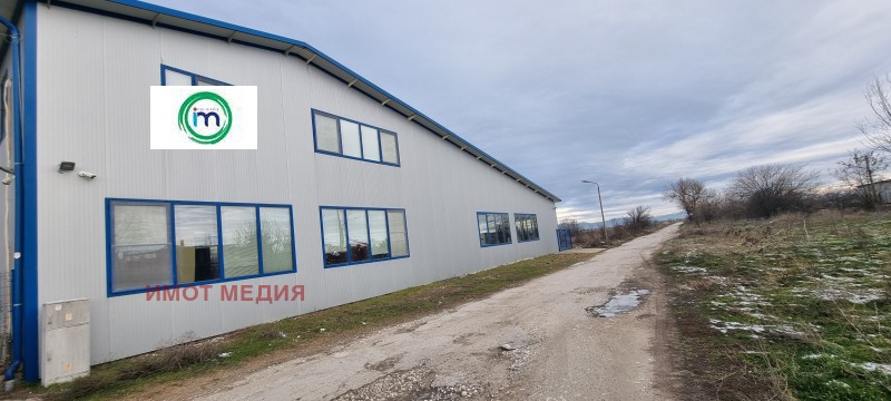 Дава под Наем ПРОМ. ПОМЕЩЕНИЕ в област Пловдив, с. Труд - 735 кв.м / 4 000 € » 7 823.32 лв., ИМОТ МЕДИЯ