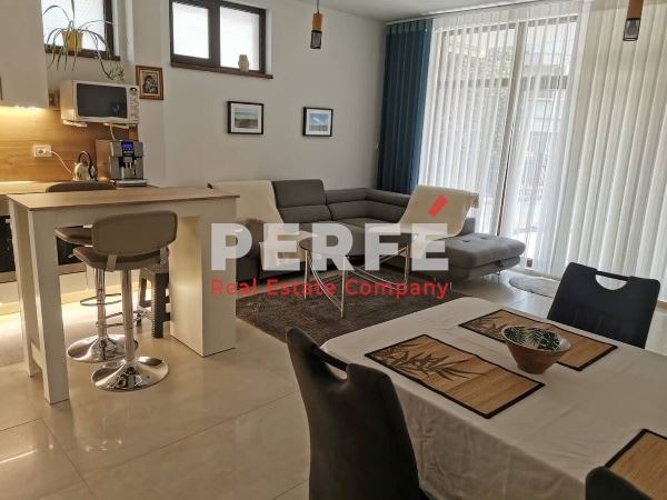 Para alugar  Casa Burgas , Sarafovo , 200 m² | 42521150