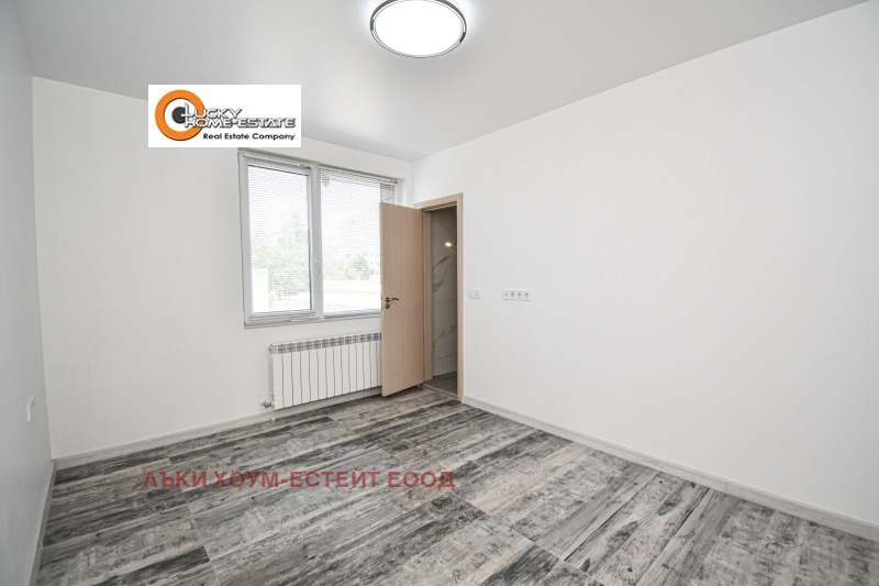 Издаје се  Канцеларија Софија , Младост 4 , 116 м2 | 89965953 - слика [10]