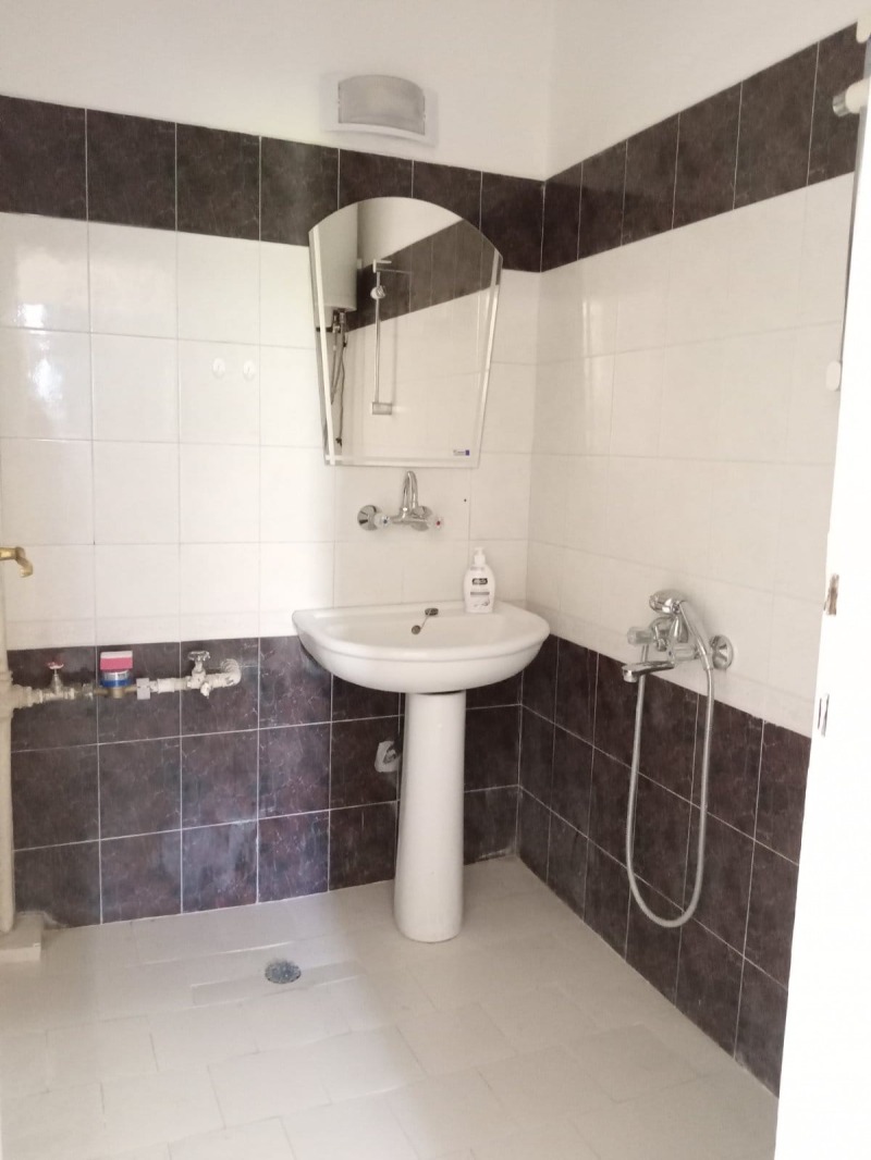 De inchiriat  3+ dormitor Plovdiv , Țentâr , 110 mp | 49692461 - imagine [13]