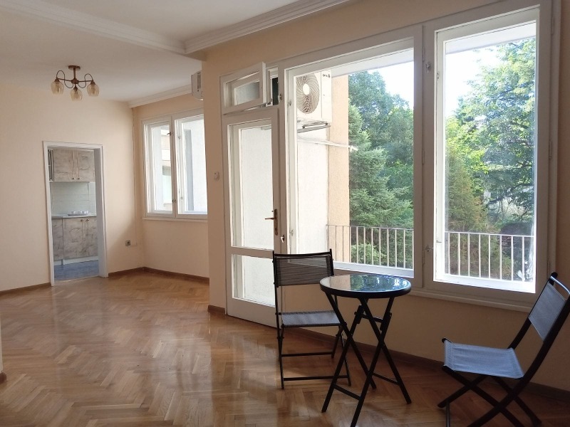 De inchiriat  3+ dormitor Plovdiv , Țentâr , 110 mp | 49692461