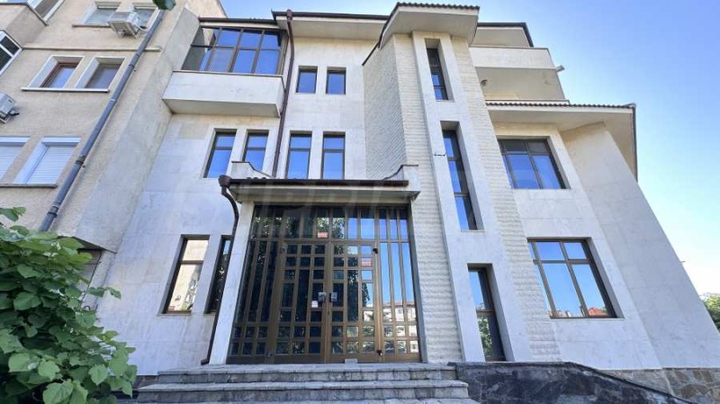 Издаје се  Индустријска зграда регион Пловдив , Карлово , 1300 м2 | 89484712