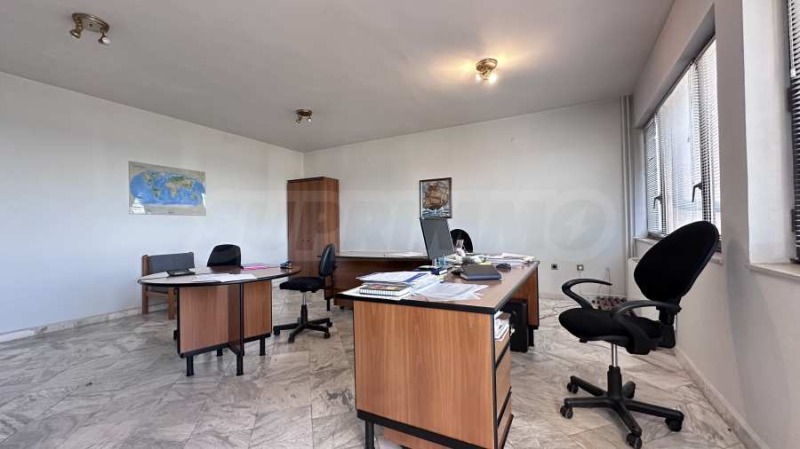 Издаје се  Индустријска зграда регион Пловдив , Карлово , 1300 м2 | 89484712 - слика [4]