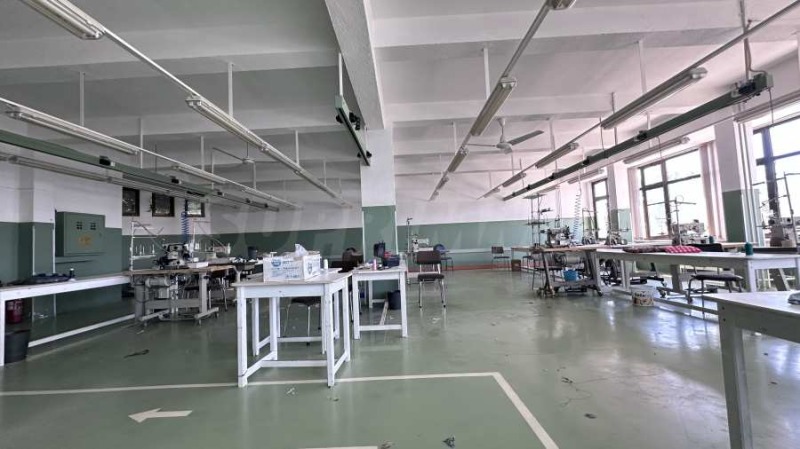 Издаје се  Индустријска зграда регион Пловдив , Карлово , 1300 м2 | 89484712 - слика [7]