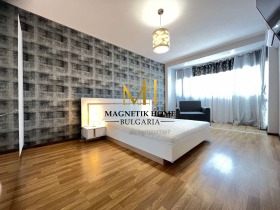 1 quarto Lazur, Burgas 4