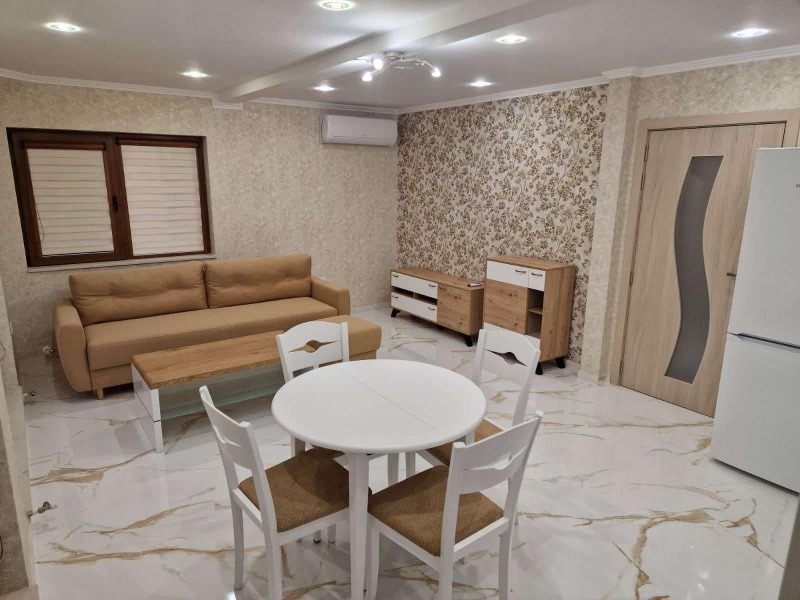 Дава под наем КЪЩА, гр. София, Требич