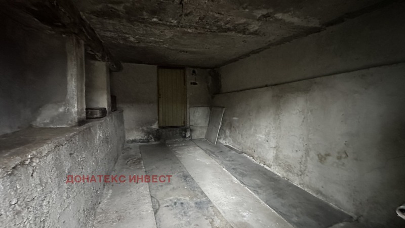 Дава под наем ГАРАЖ, ПАРКОМЯСТО, гр. Карлово, област Пловдив, снимка 2 - Гаражи и паркоместа - 53228214