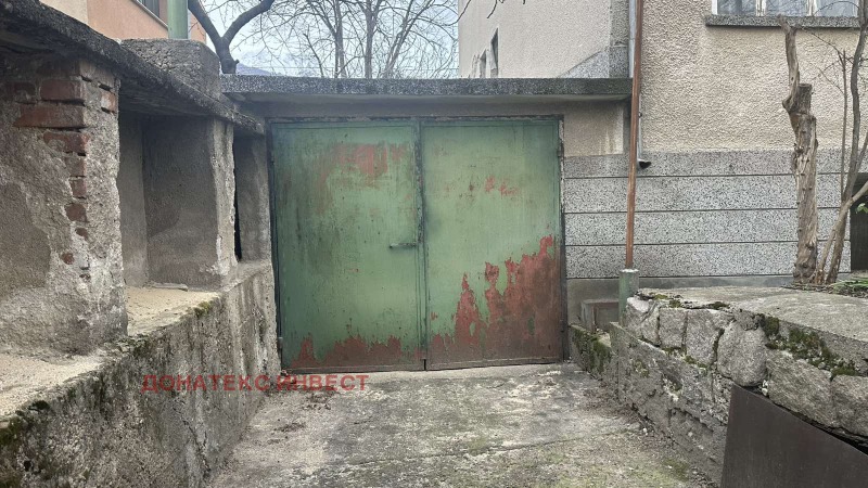 Дава под наем ГАРАЖ, ПАРКОМЯСТО, гр. Карлово, област Пловдив