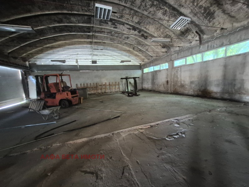 K pronájmu  Úložný prostor Stara Zagora , Centar , 400 m2 | 98250527