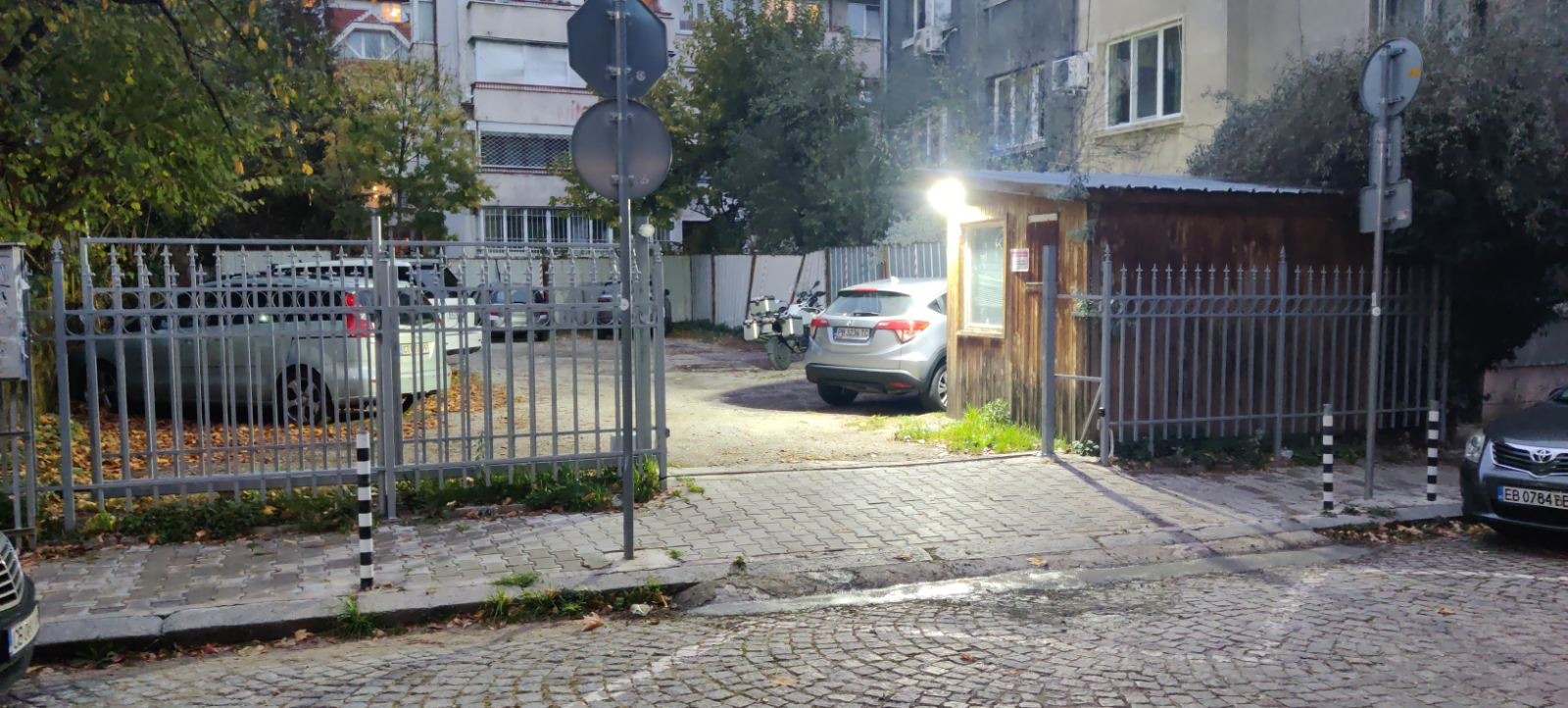 Дава под наем ГАРАЖ, ПАРКОМЯСТО, гр. София, Център, снимка 7 - Гаражи и паркоместа - 55752756