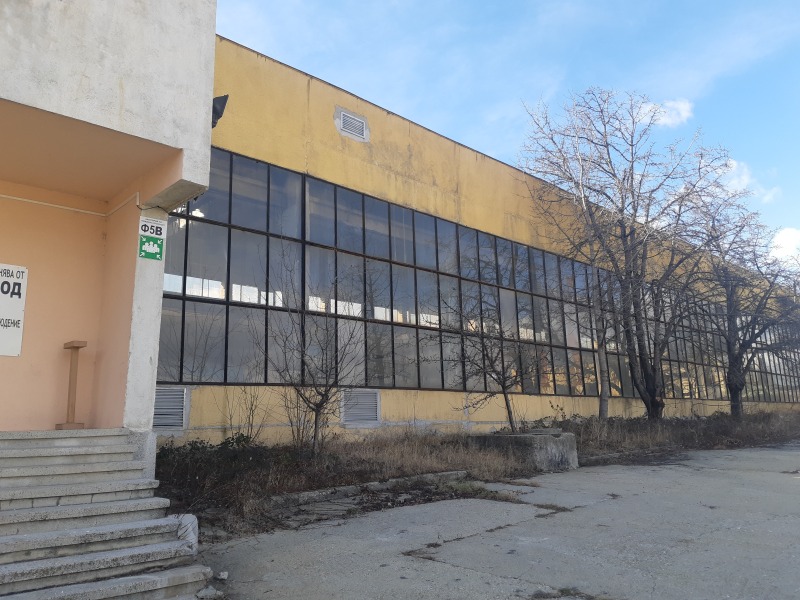 Дава под Наем ПРОМ. ПОМЕЩЕНИЕ в област Кюстендил, гр. Дупница - 1245 кв.м / 1 500 € » 2 933.75 лв., ПРОПЪРТИ МЕНИДЖМЪНТ ПРО ЕООД