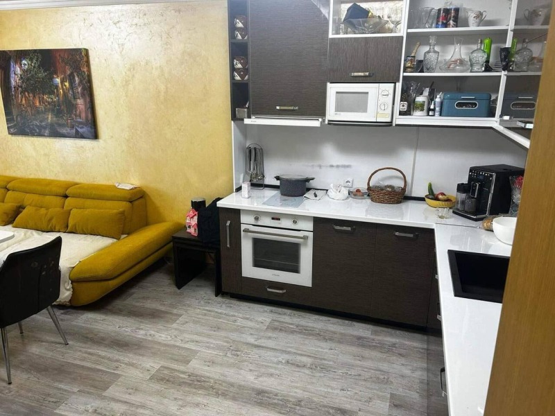 A louer  2 chambres Bourgas , Slaveikov , 61 m² | 74993087