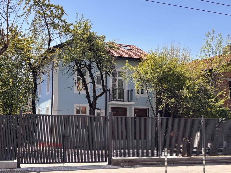 Дава под наем КЪЩА, гр. София, Център