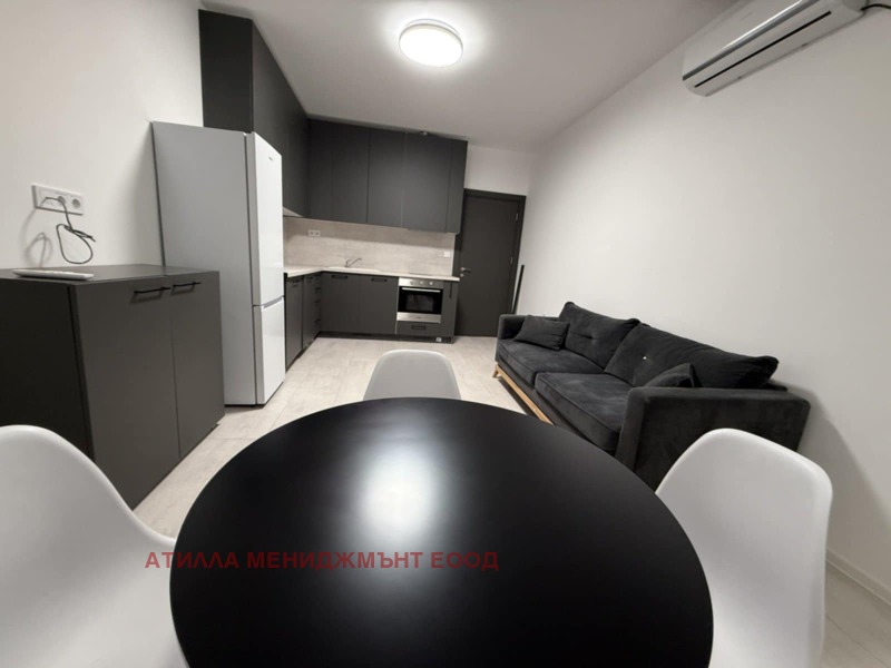 A louer  2 chambres Plovdiv , Mladejki Halm , 75 m² | 67186005