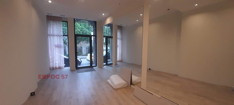 Дава под Наем МАГАЗИН в град Пловдив, Кършияка - 30 кв.м / 300 € » 586.75 лв., ЕВРОС 57