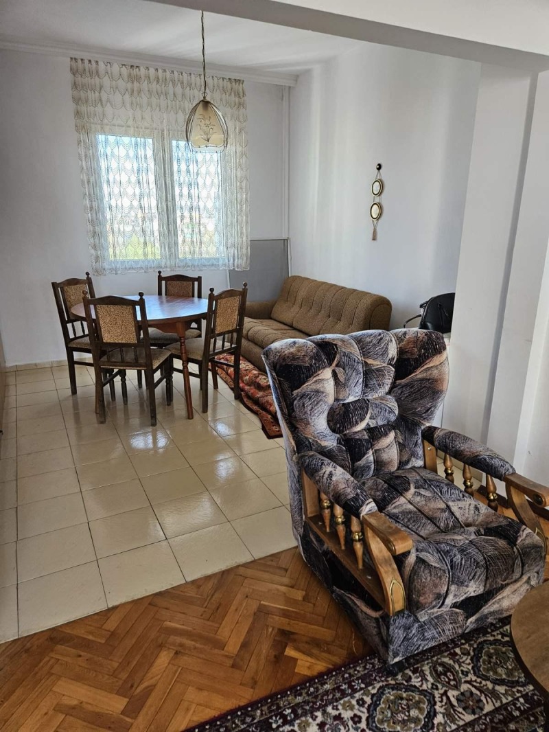 Para alugar  2 quartos Plovdiv , Kiutchuk Parij , 80 m² | 94369318