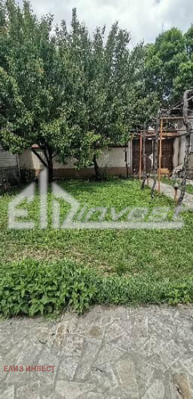 Дава под наем КЪЩА, гр. Нови пазар, област Шумен, снимка 6 - Къщи - 53638820