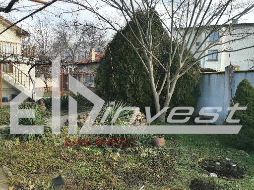 Дава под наем КЪЩА, гр. Нови пазар, област Шумен, снимка 3 - Къщи - 53638820